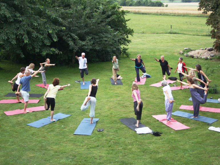 Sommeryoga på Dyssekilde Yogacenter